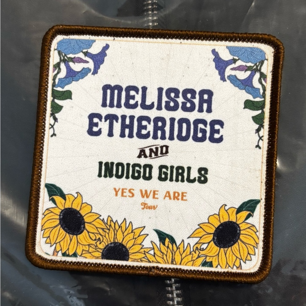 Melissa Etheridge VIP concert pack, bomber jacket L, signed poster, & patch - Picture 5 of 5